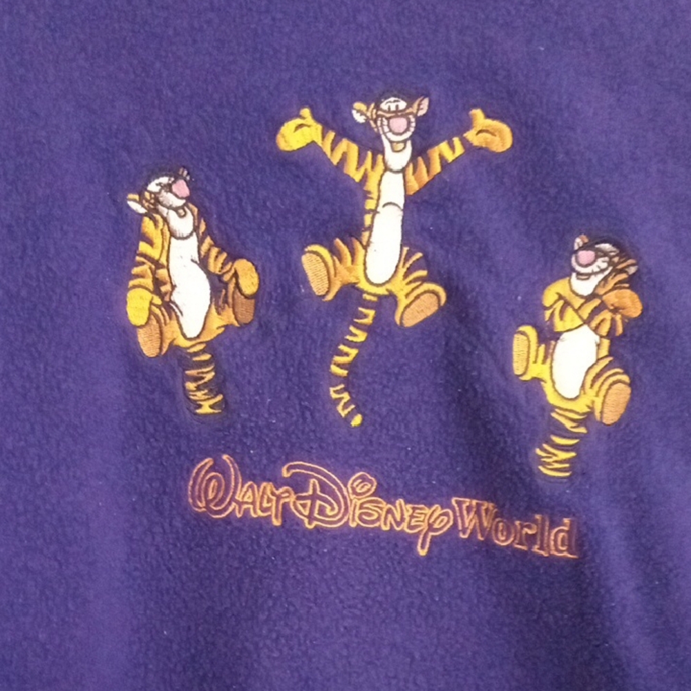 Vintage Walt Disney World Tigger Embroidered Sweatshirt Purple Fleece Mock Neck